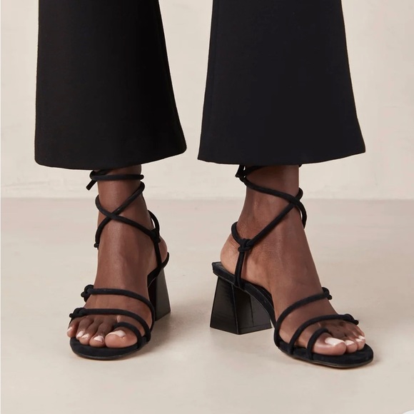ALOHAS Shoes - Alohas Goldie Black sandal. Size 6.5 US